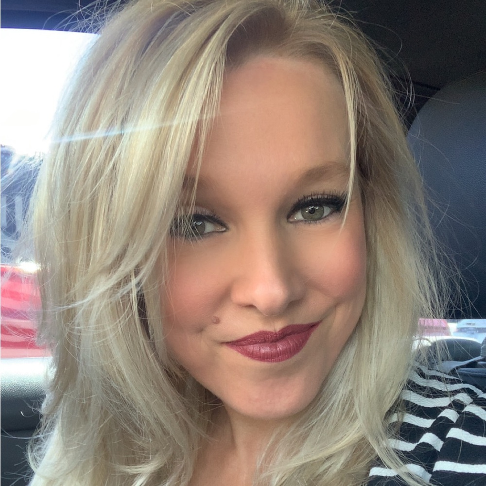 Meet your Posher, Stephanie